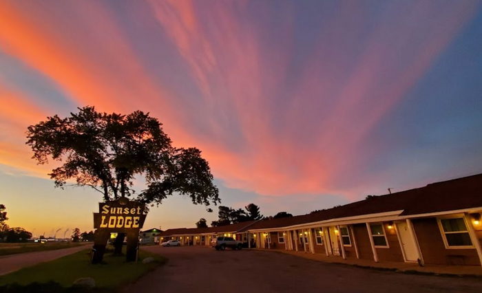 Sunset Lodge (Sunset Motel) - From Website